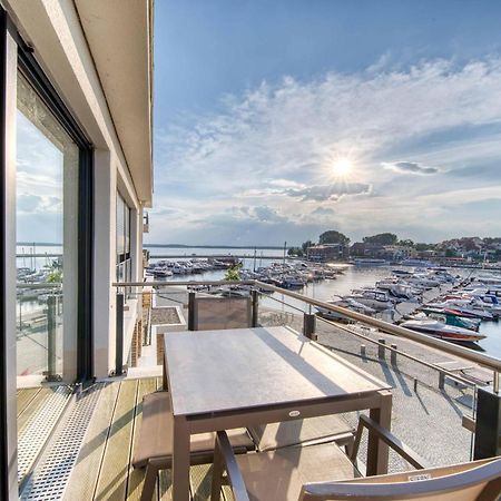 Mueritz Utkiek - Apartment Mit Seeblick & Balkon In Der Hafenresidenz Waren  Kültér fotó